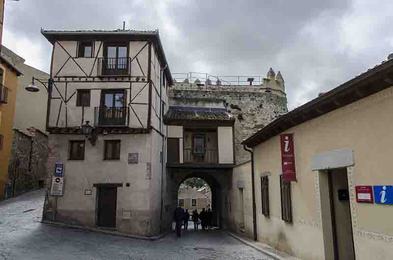 46 - Segovia - Puerta de san Andres